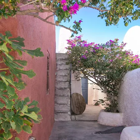 The Red Winehouse Villa *