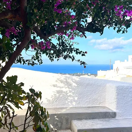 The Red Winehouse Villa Foinikia (Santorini)