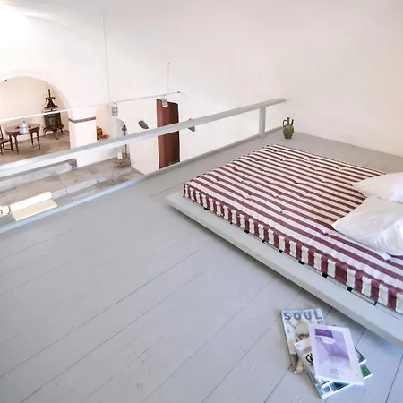 The Red Winehouse Villa